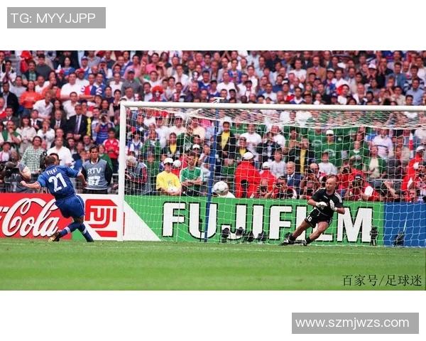 足球明星豪华阵型揭秘球场上的璀璨星光与战术智慧交织的完美演绎